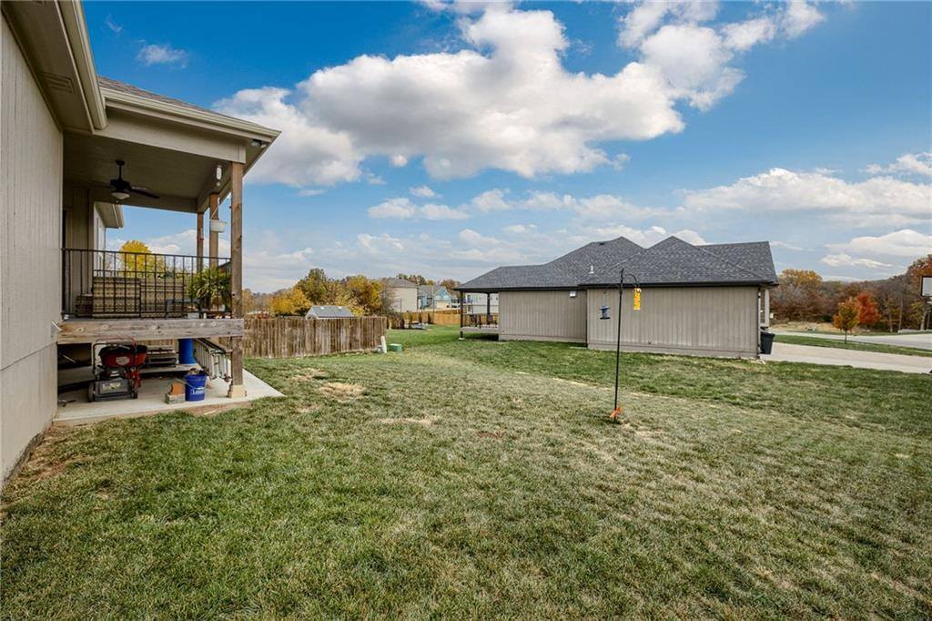 807 North Whispering Hills Drive, Lone Jack, MO 64070