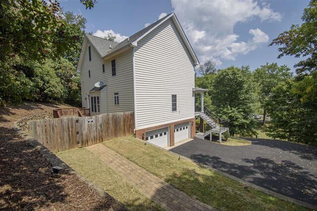 755 Honeysuckle Rd, Salem, VA 24153