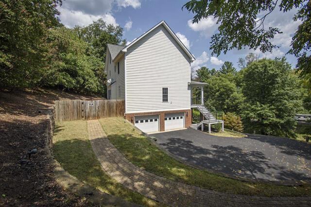 755 Honeysuckle Rd, Salem, VA 24153