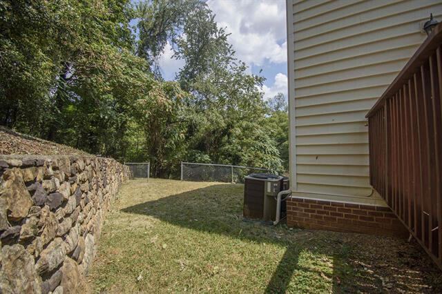 755 Honeysuckle Rd, Salem, VA 24153