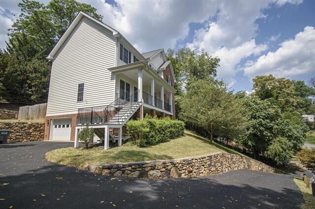 755 Honeysuckle Rd, Salem, VA 24153