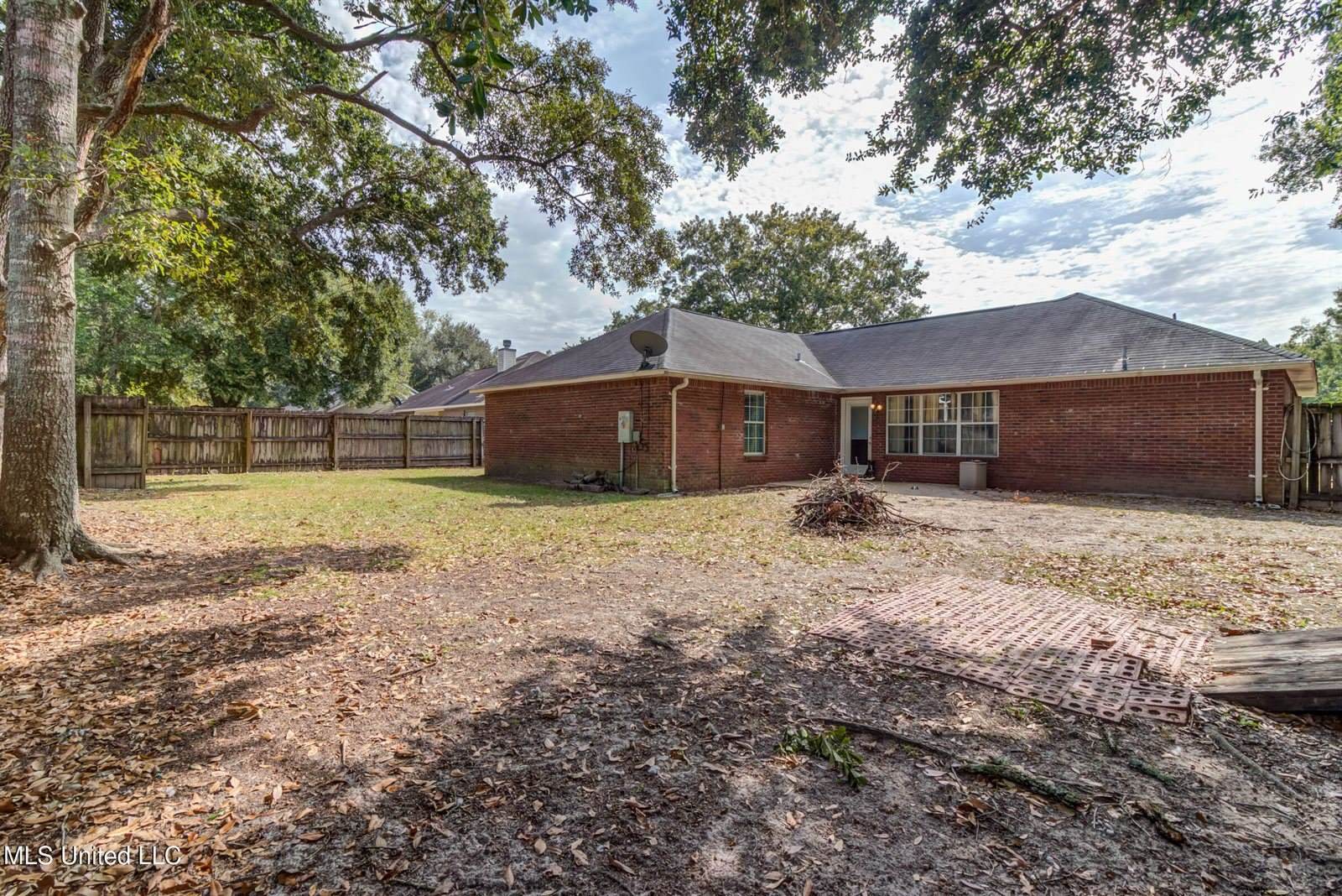 7032 Oakhurst Drive, Ocean Springs, MS 39564