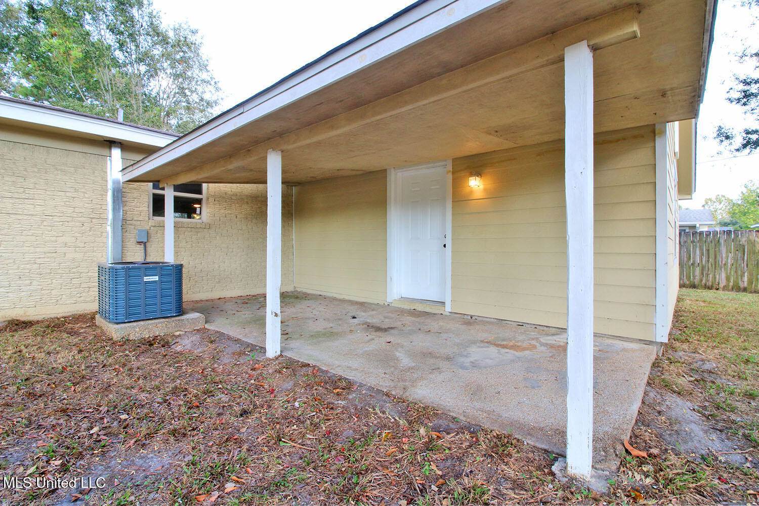 3310 Middle Avenue, Pascagoula, MS 39581