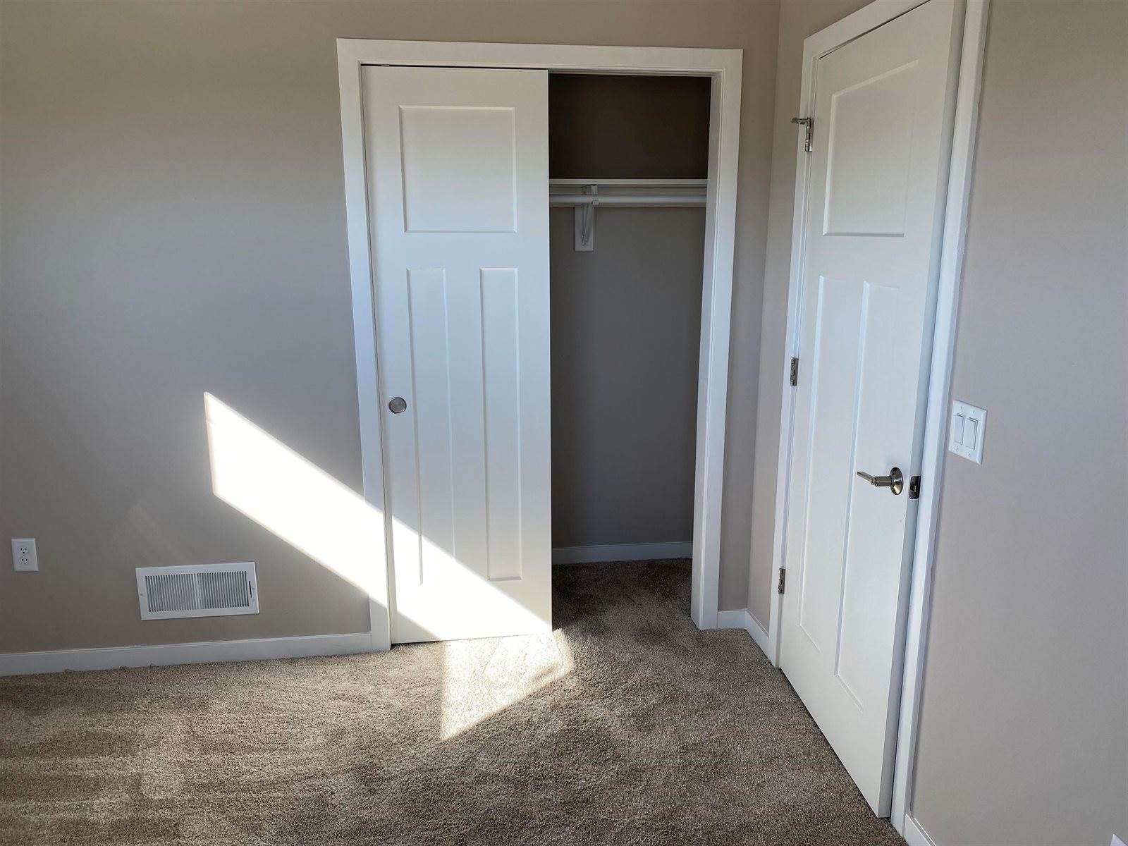 1052 Kamperschroer, Sun Prairie, WI 53590