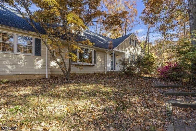 16 Upper Warren Way, Warren Township, NJ 07059