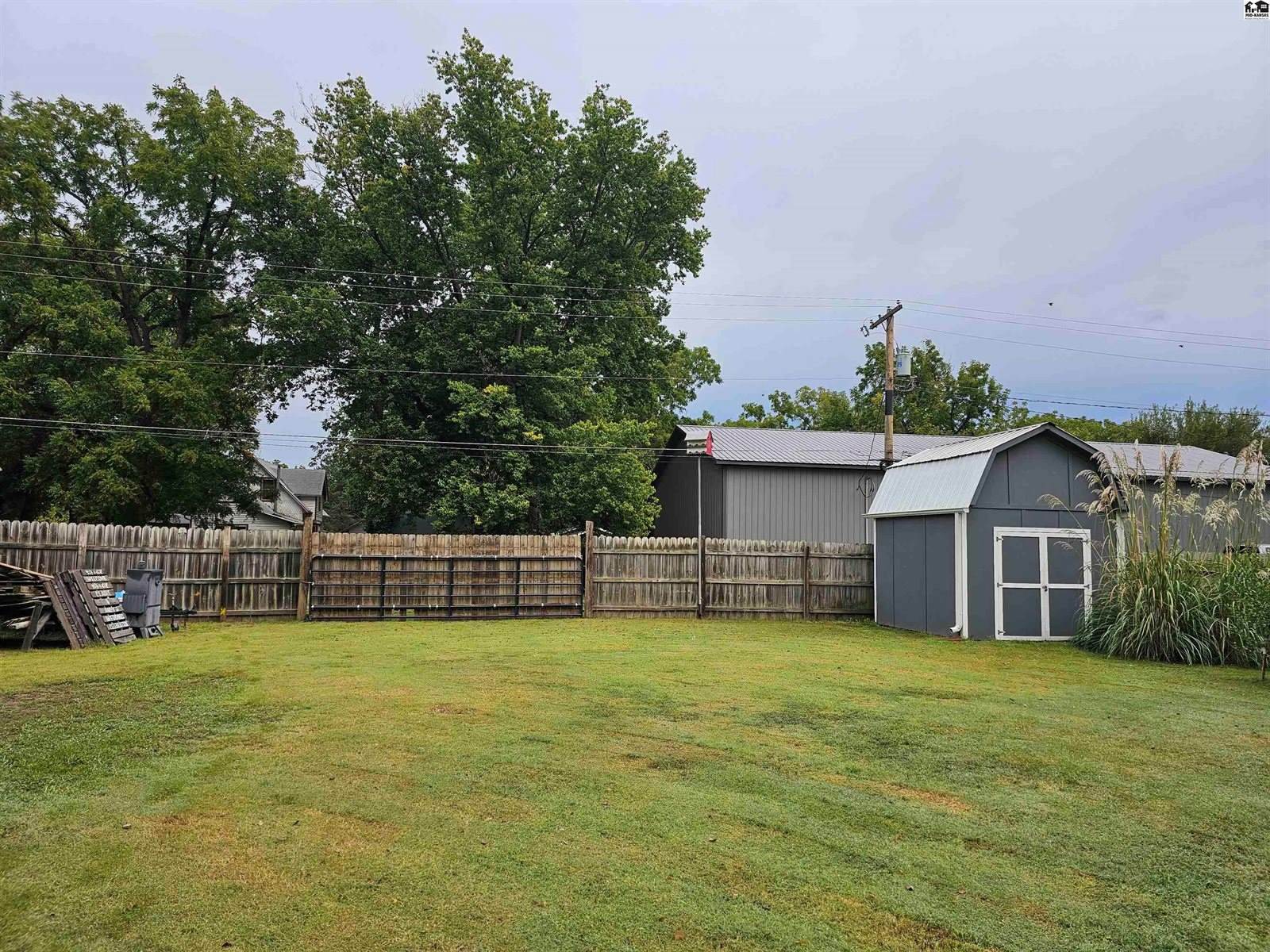 425 South 3rd St, Lindsborg, KS 67456