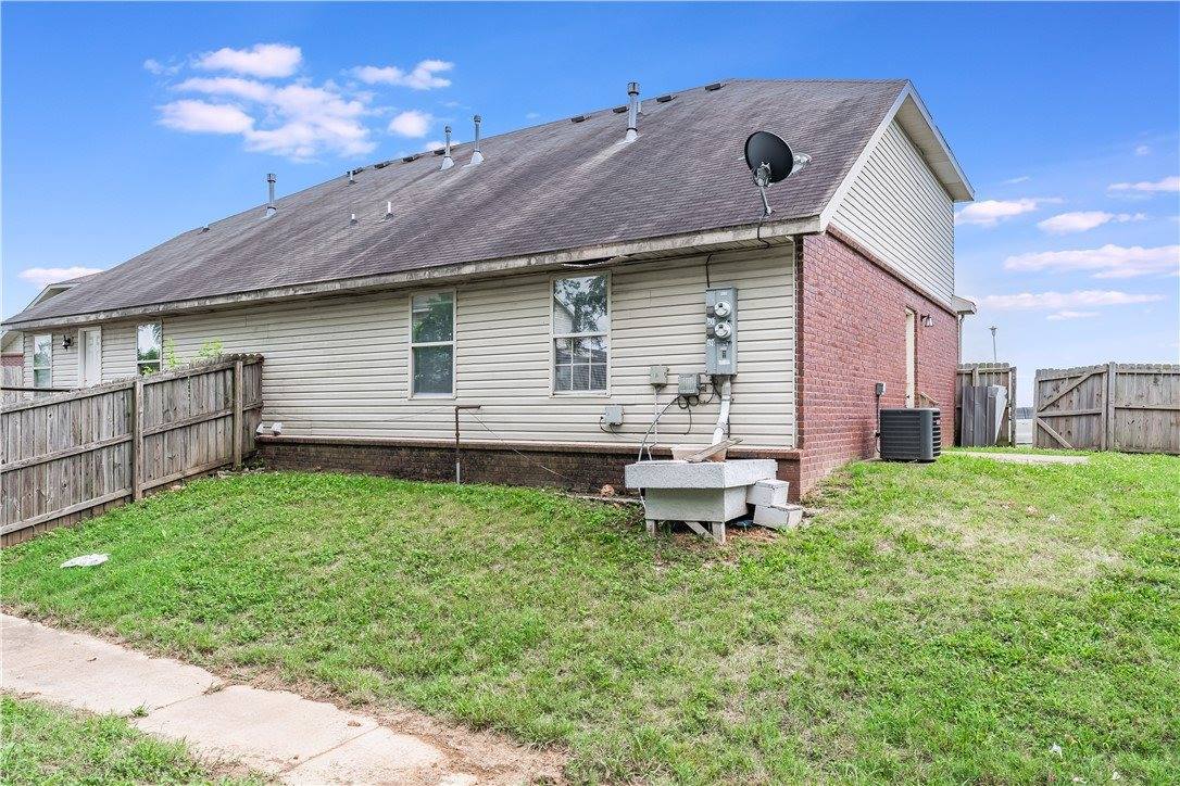 431 East Laura Street, Rogers, AR 72758