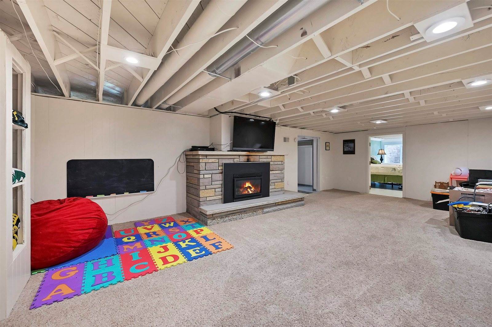 1135 Redwood Drive, Green Bay, WI 54304