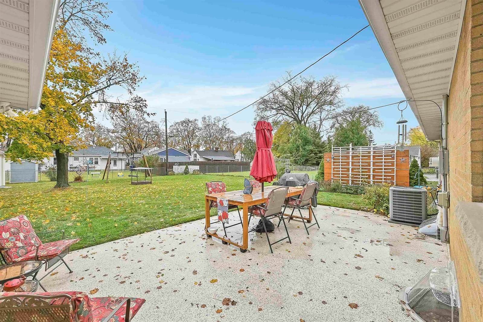 1135 Redwood Drive, Green Bay, WI 54304