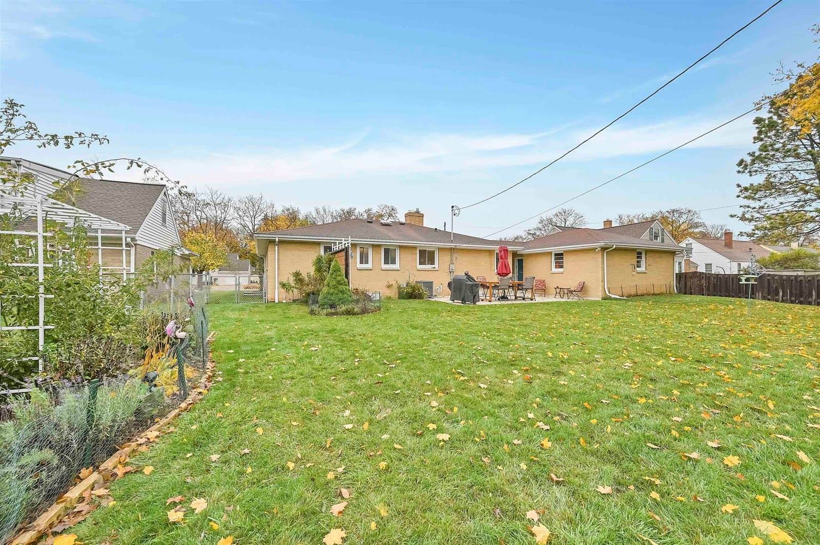 1135 Redwood Drive, Green Bay, WI 54304