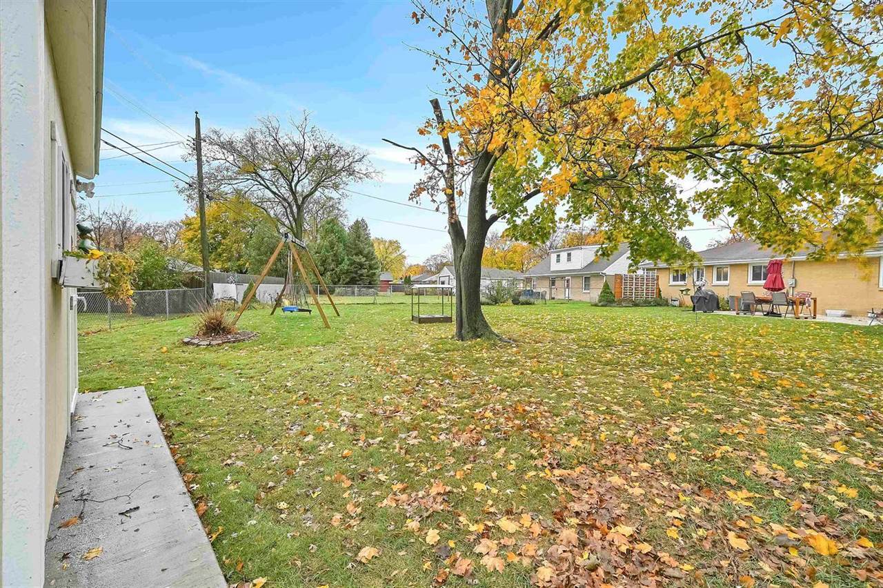 1135 Redwood Drive, Green Bay, WI 54304