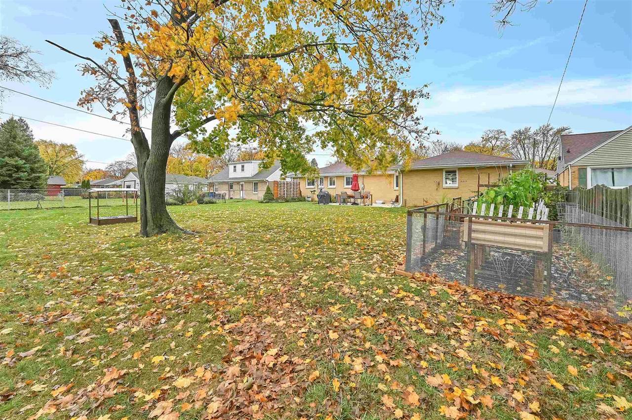1135 Redwood Drive, Green Bay, WI 54304