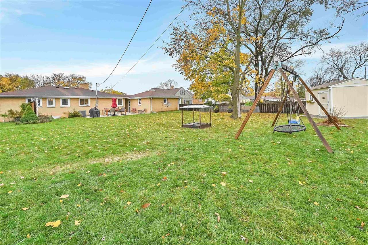 1135 Redwood Drive, Green Bay, WI 54304