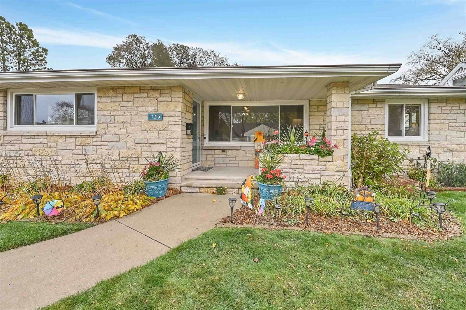 1135 Redwood Drive, Green Bay, WI 54304