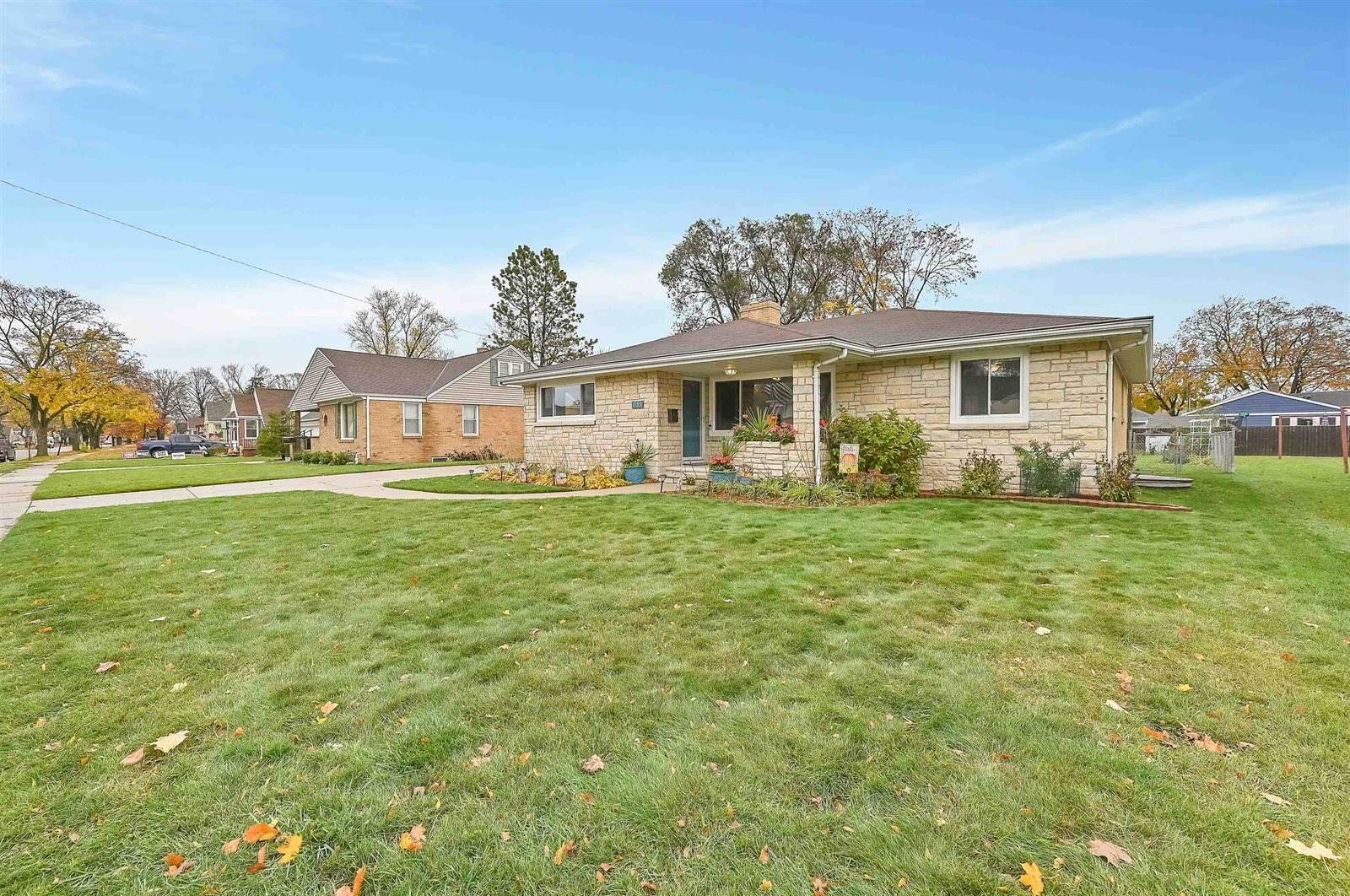 1135 Redwood Drive, Green Bay, WI 54304