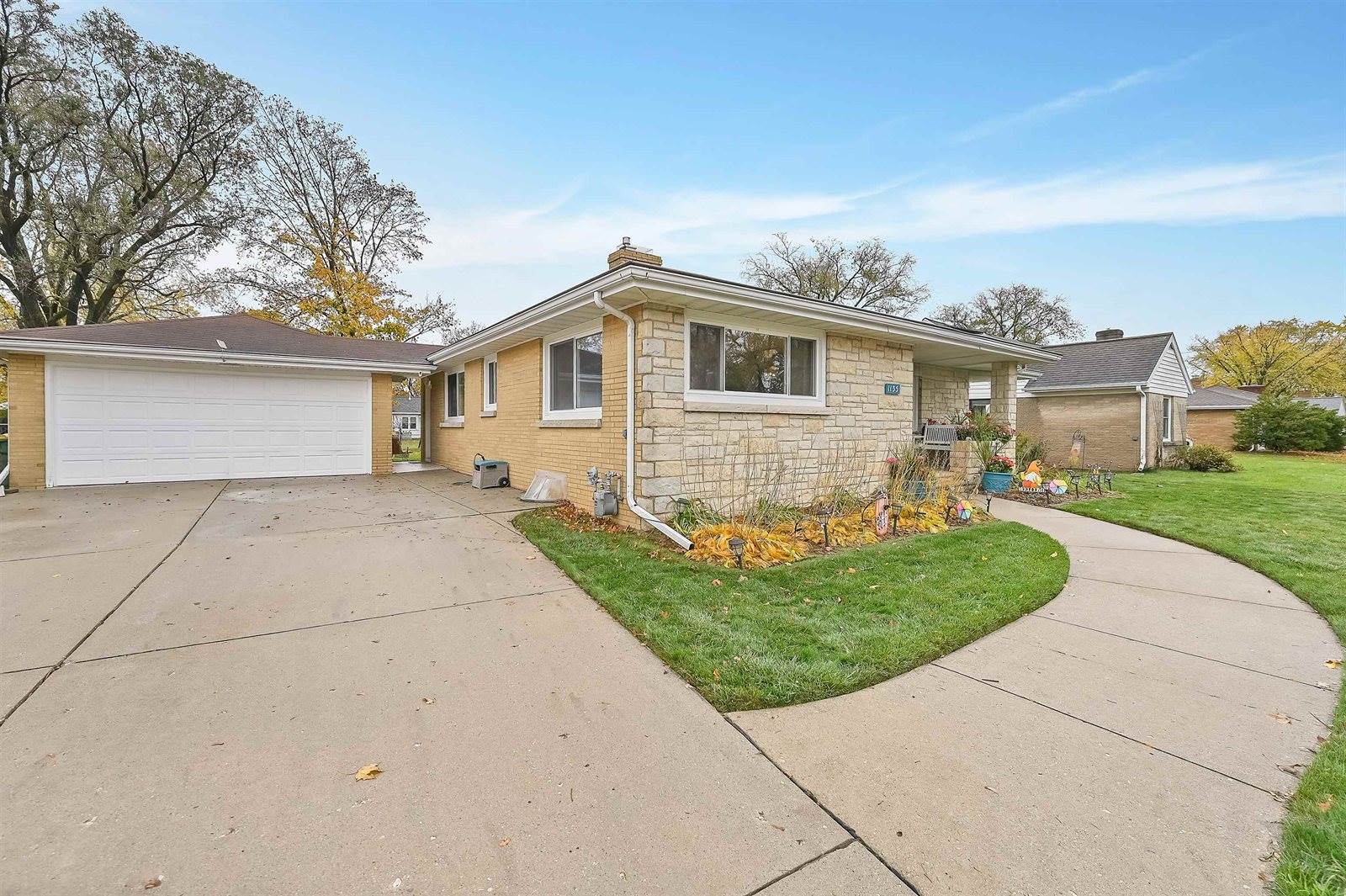 1135 Redwood Drive, Green Bay, WI 54304