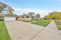 1135 Redwood Drive, Green Bay, WI 54304