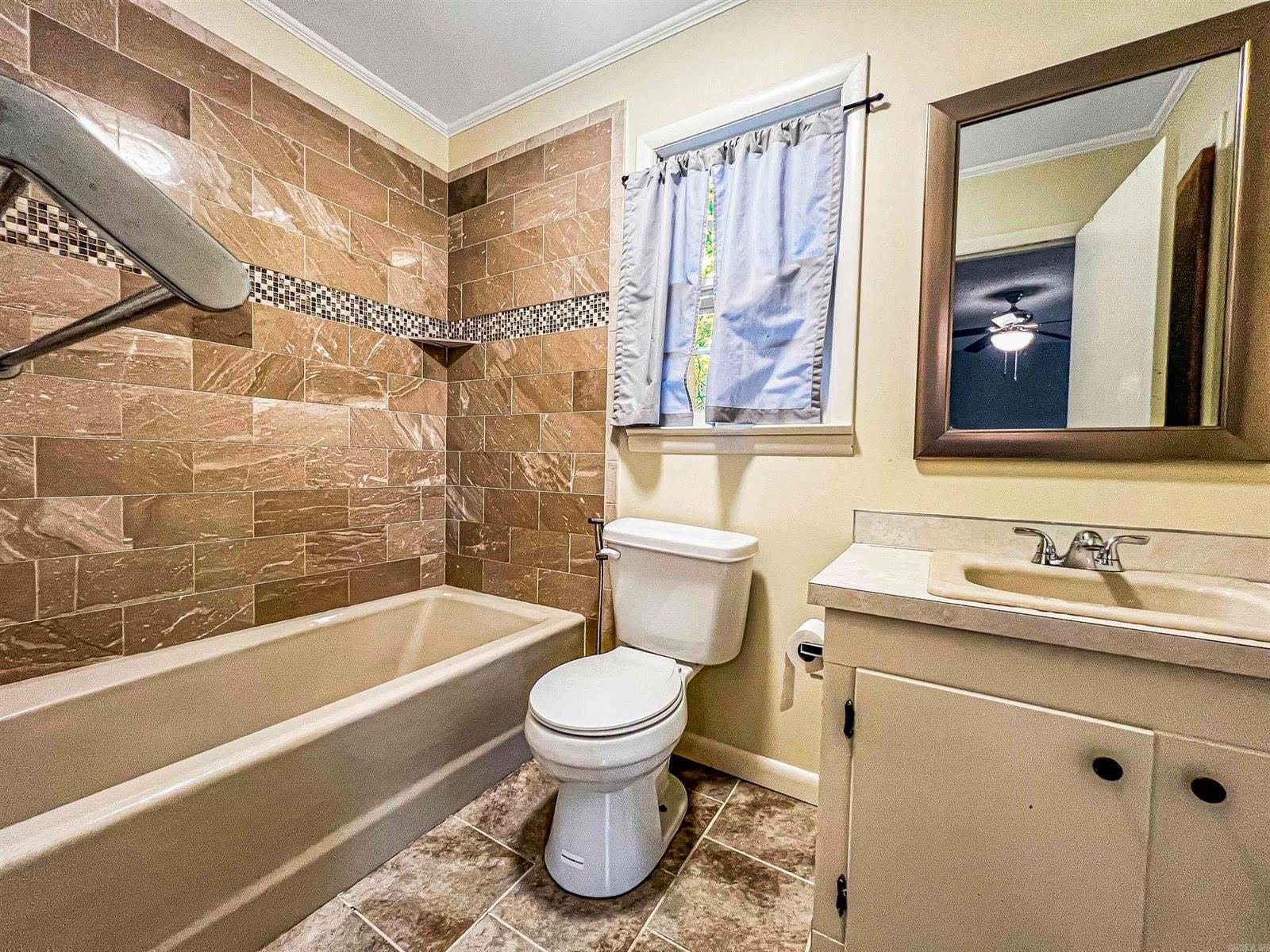 952 Watkins, Conway, AR 72034