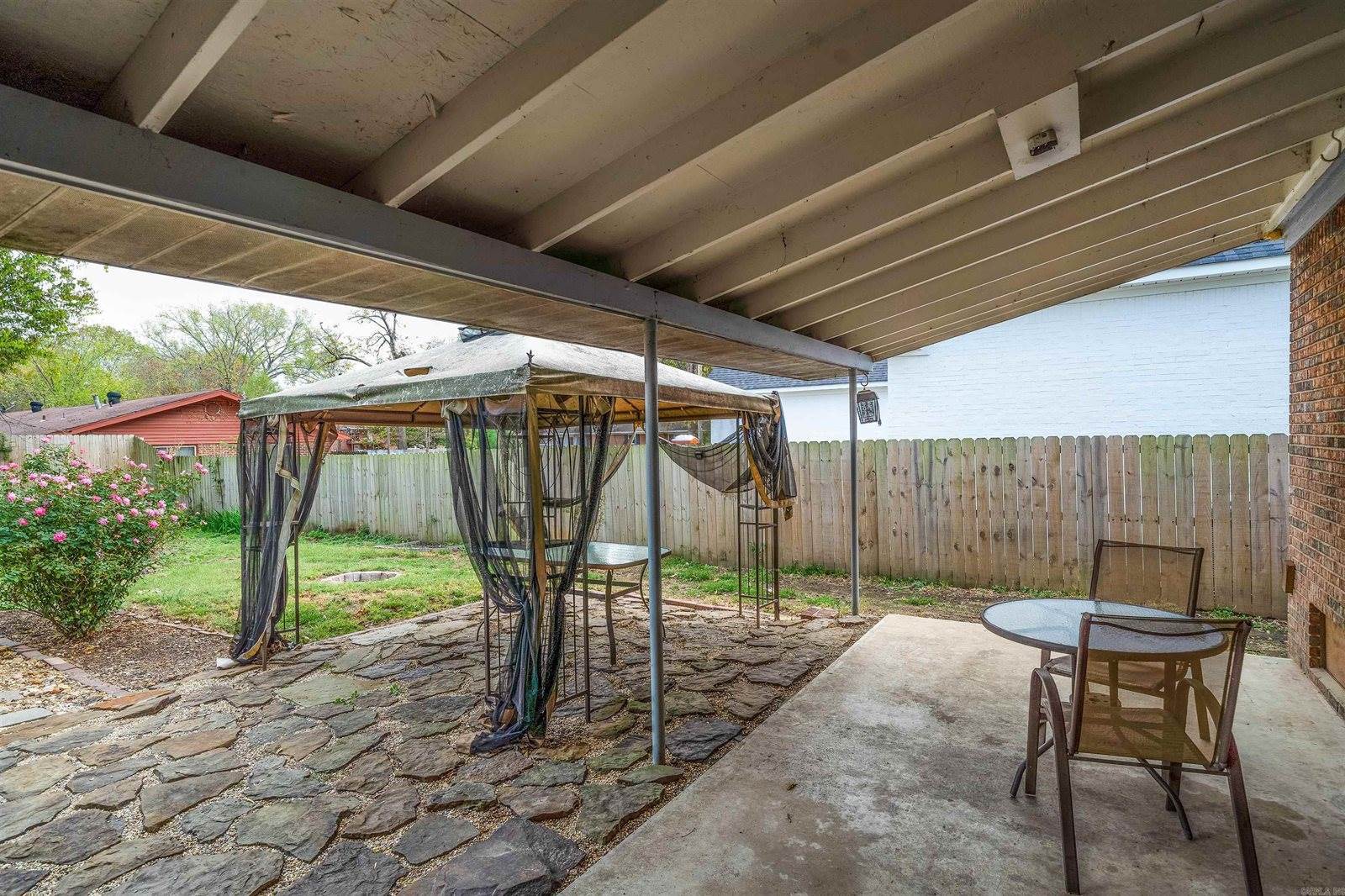 952 Watkins, Conway, AR 72034