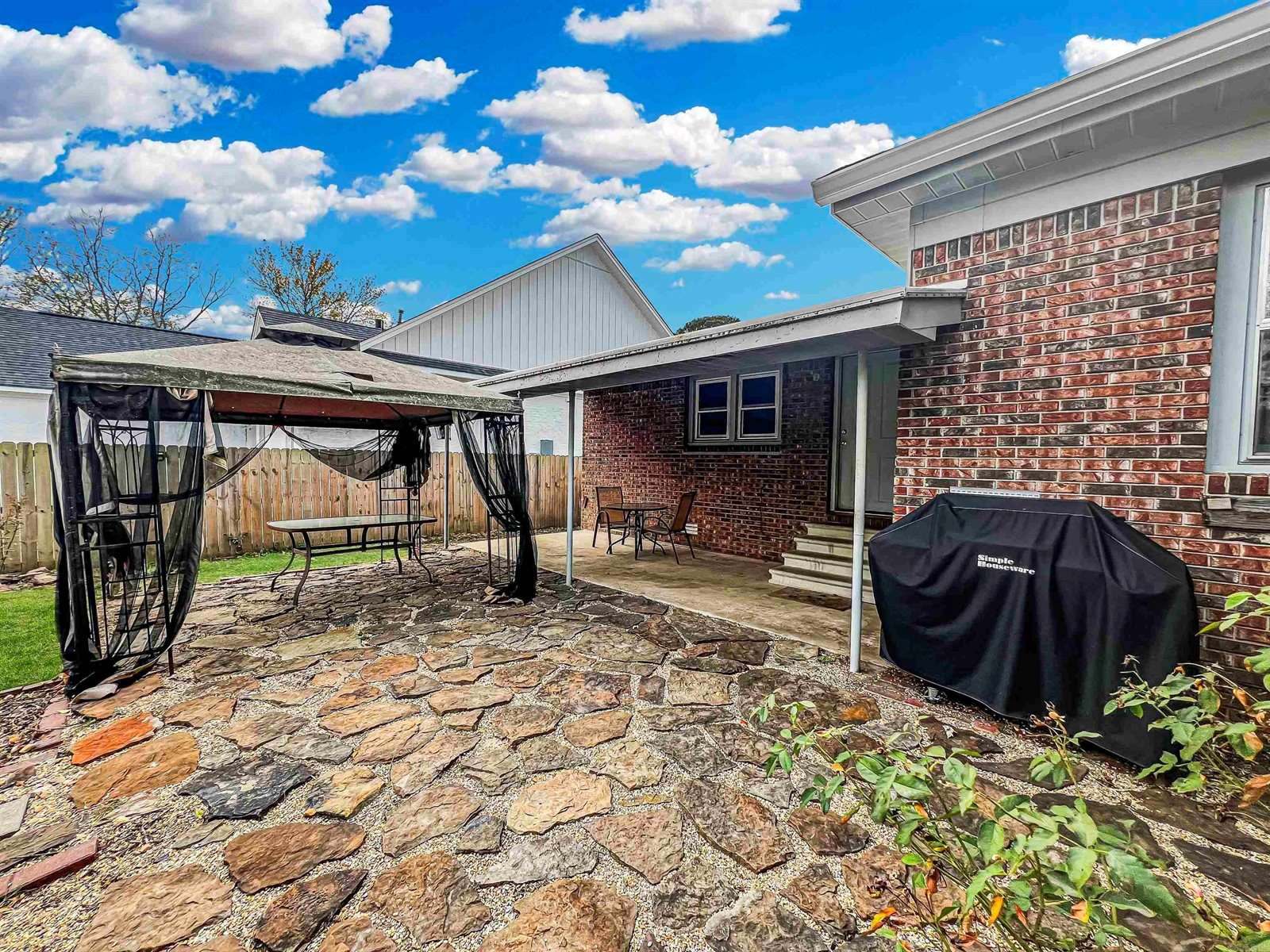 952 Watkins, Conway, AR 72034