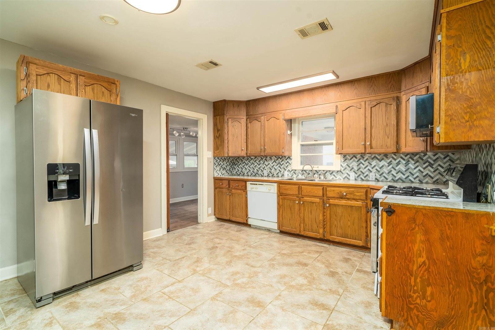 952 Watkins, Conway, AR 72034