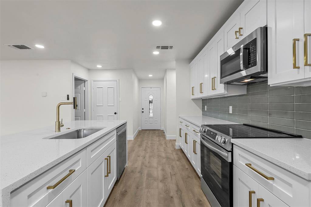 520 Meadow Street, Saginaw, TX 76179