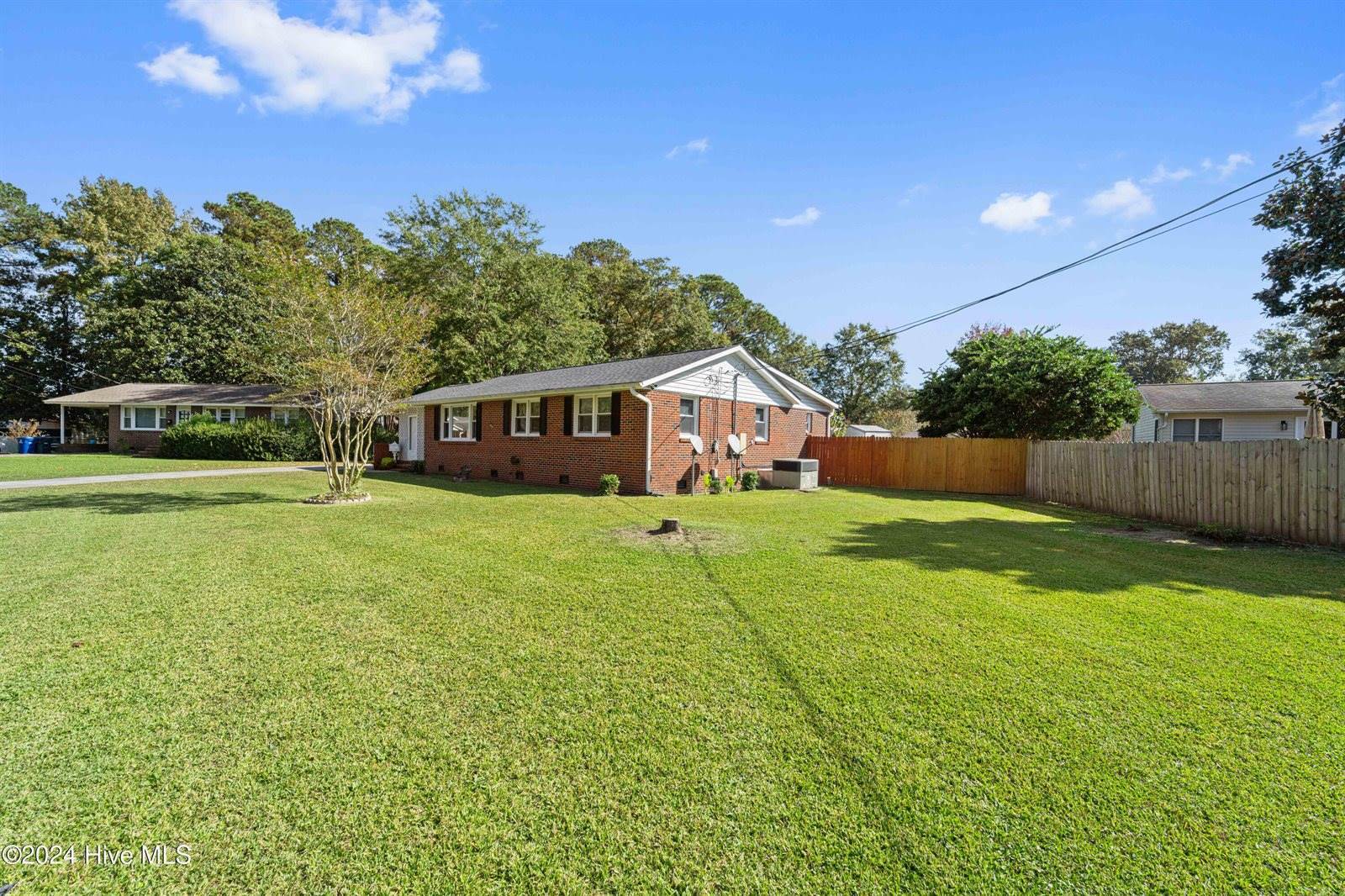 527 Forest Circle, Jacksonville, NC 28540