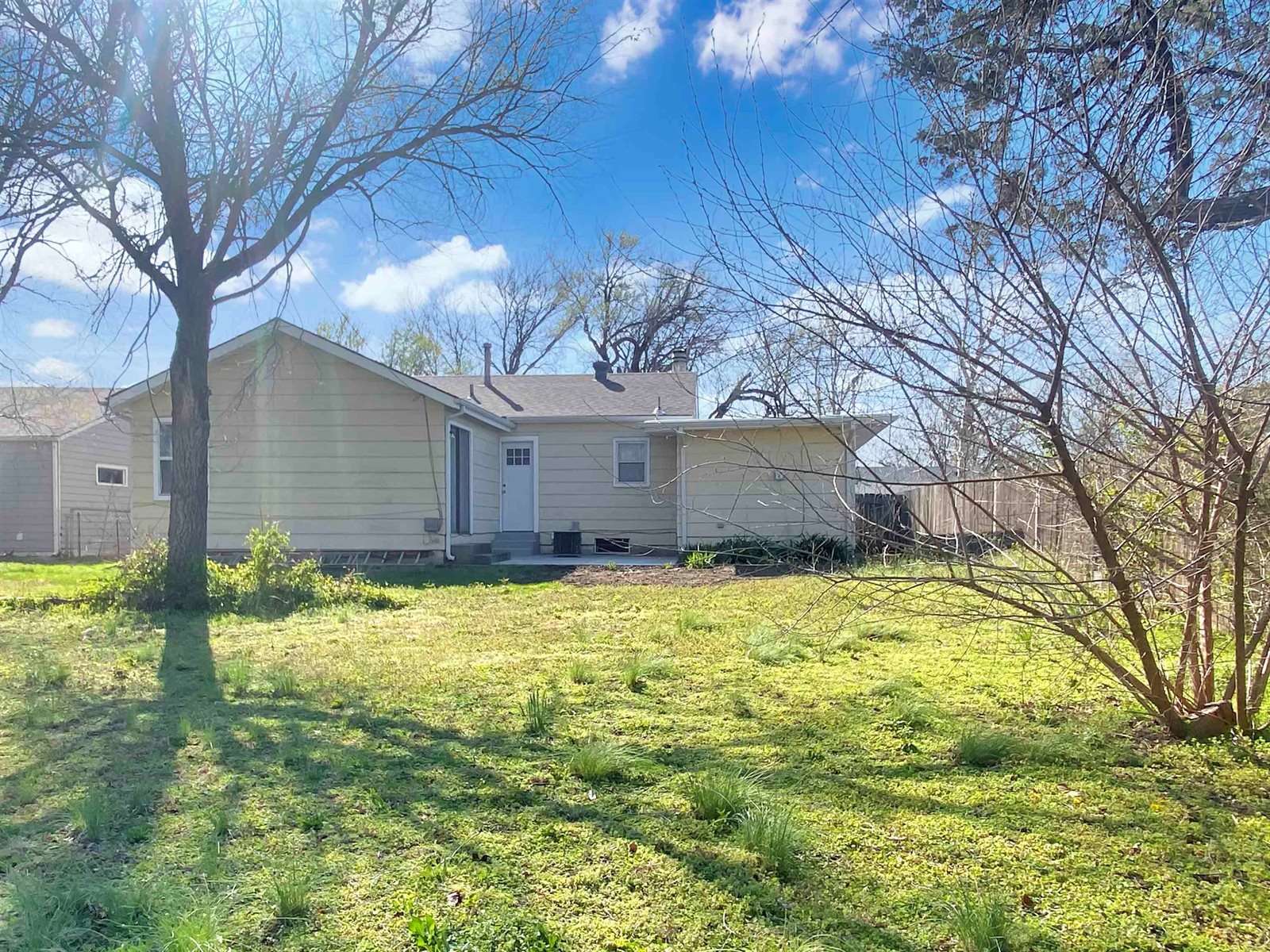 550 South Elpyco St, Wichita, KS 67218