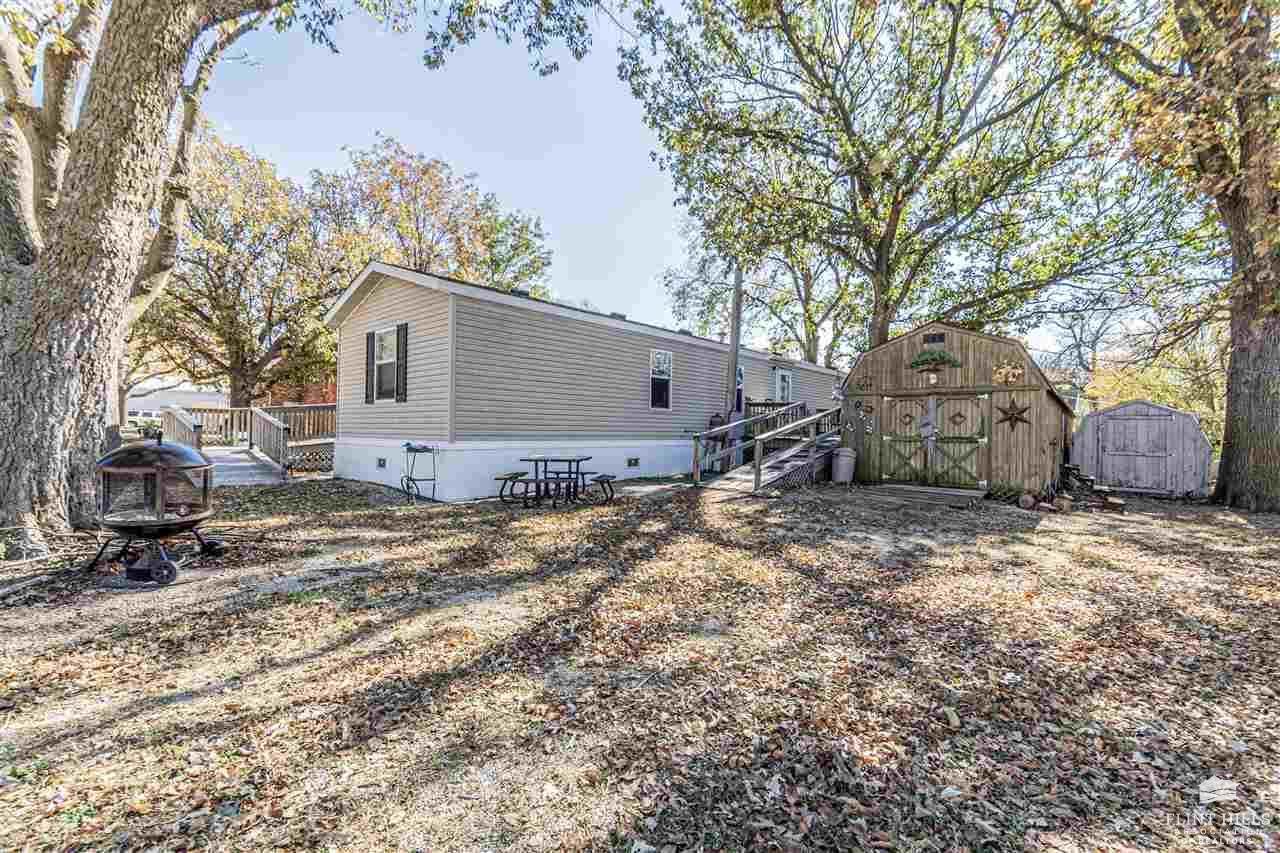 202 South Walnut St, White City, KS 66872