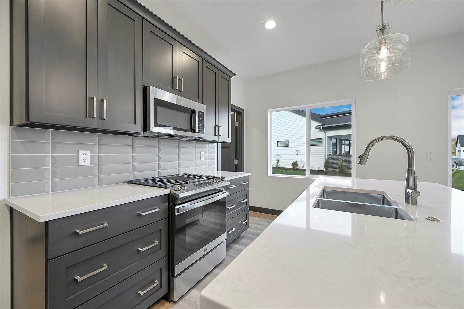 486 Aldon Circle, Green Bay, WI 54304