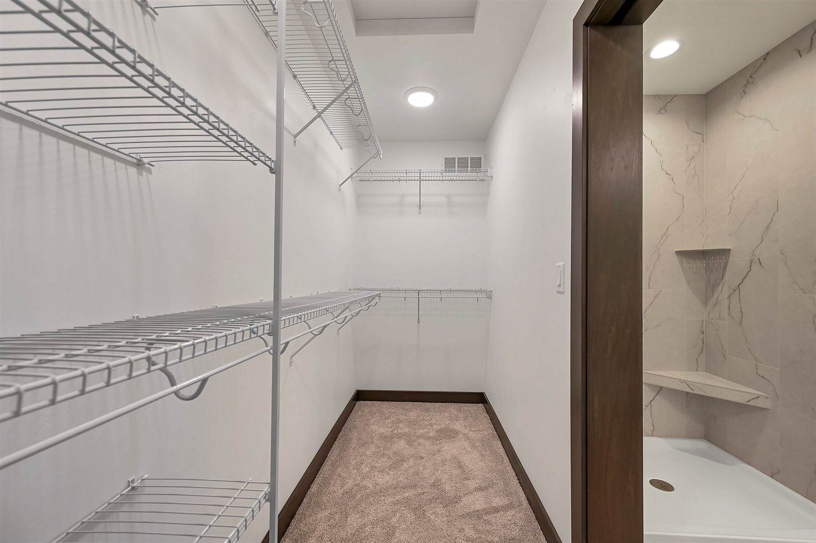 486 Aldon Circle, Green Bay, WI 54304