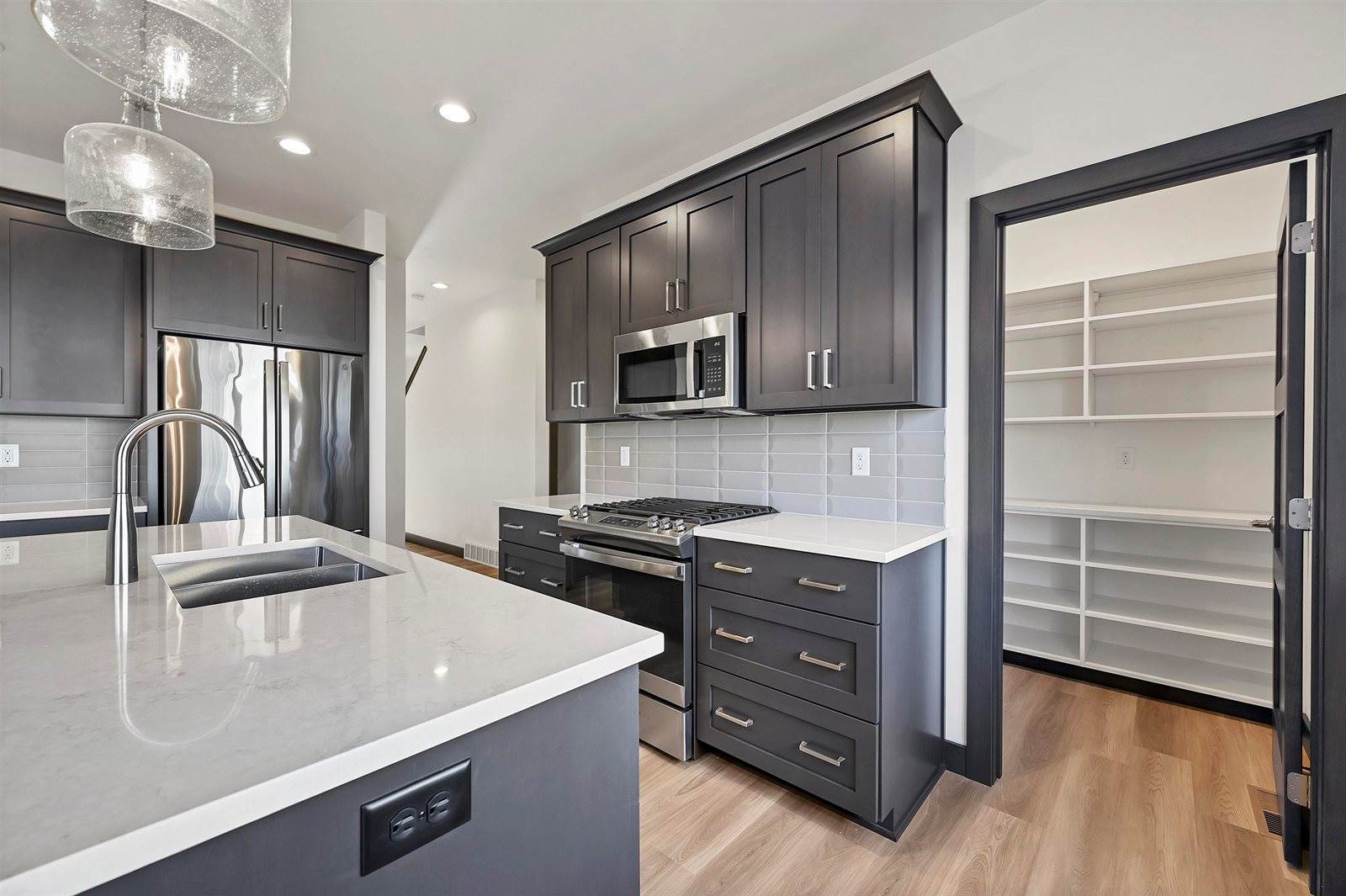 486 Aldon Circle, Green Bay, WI 54304