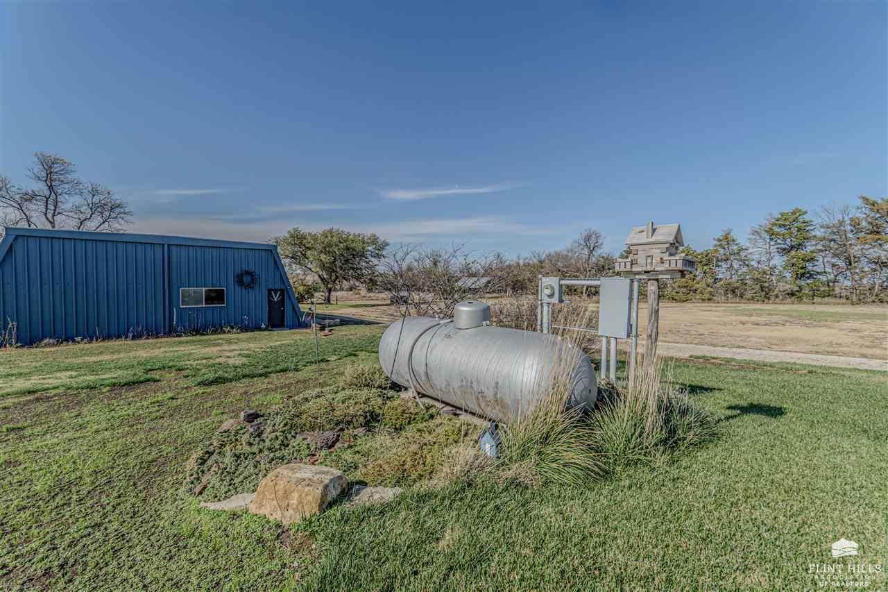 2925 Gulf Road, Abilene, KS 67410