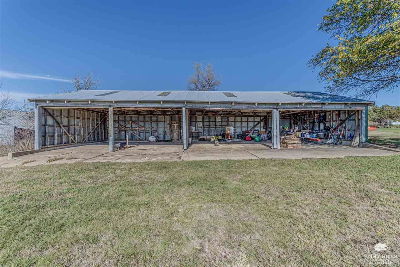 2925 Gulf Road, Abilene, KS 67410