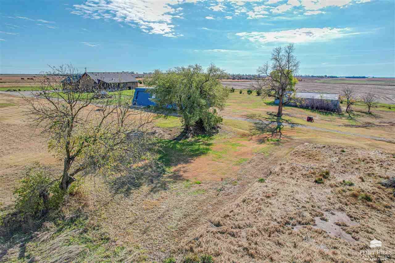 2925 Gulf Road, Abilene, KS 67410