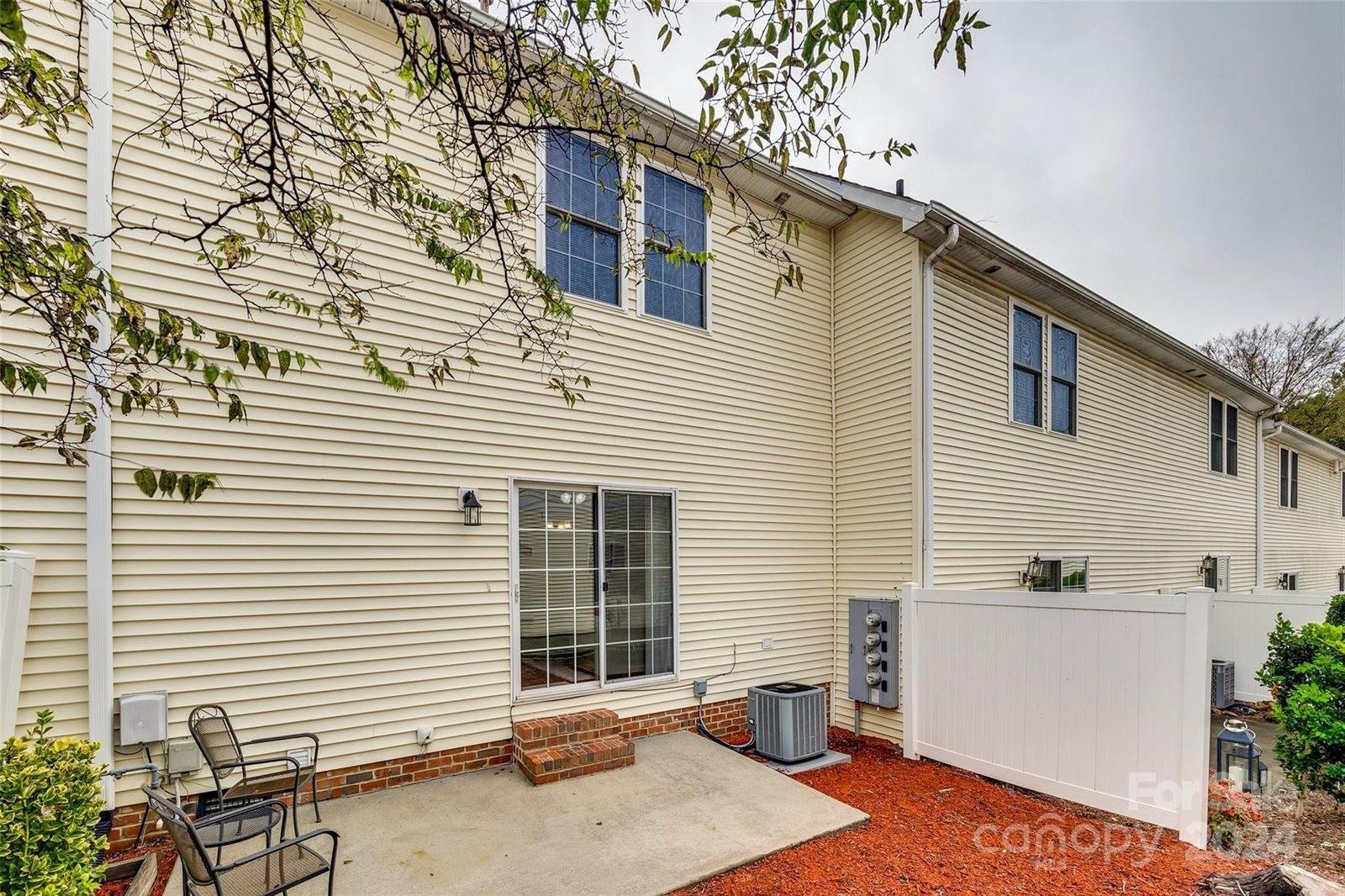 7010 Elm Hill Court, Charlotte, NC 28217