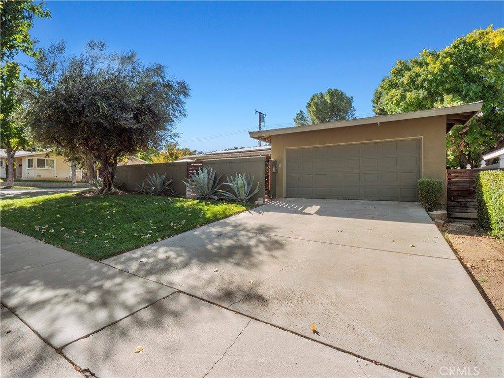 25105 Highspring Avenue, Newhall, CA 91321