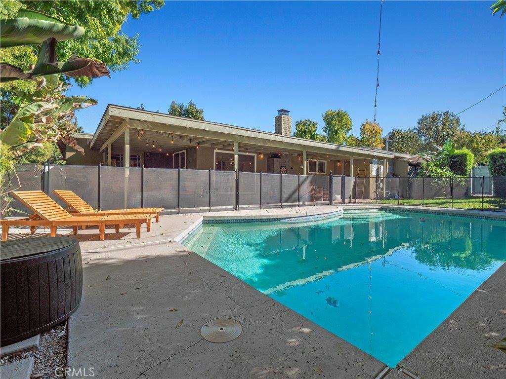 25105 Highspring Avenue, Newhall, CA 91321