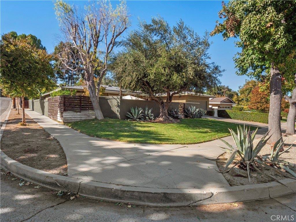 25105 Highspring Avenue, Newhall, CA 91321