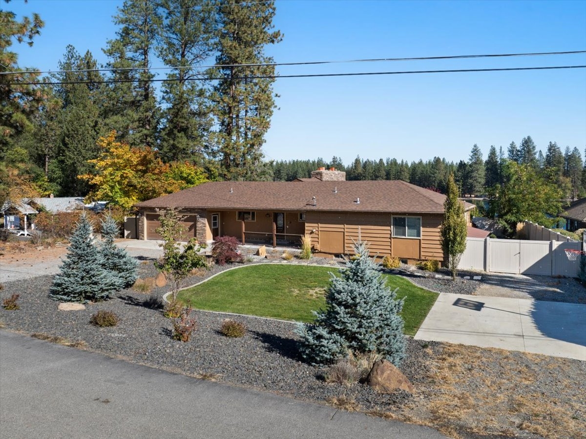 11947 West Riverview Dr, Post Falls, ID 83854