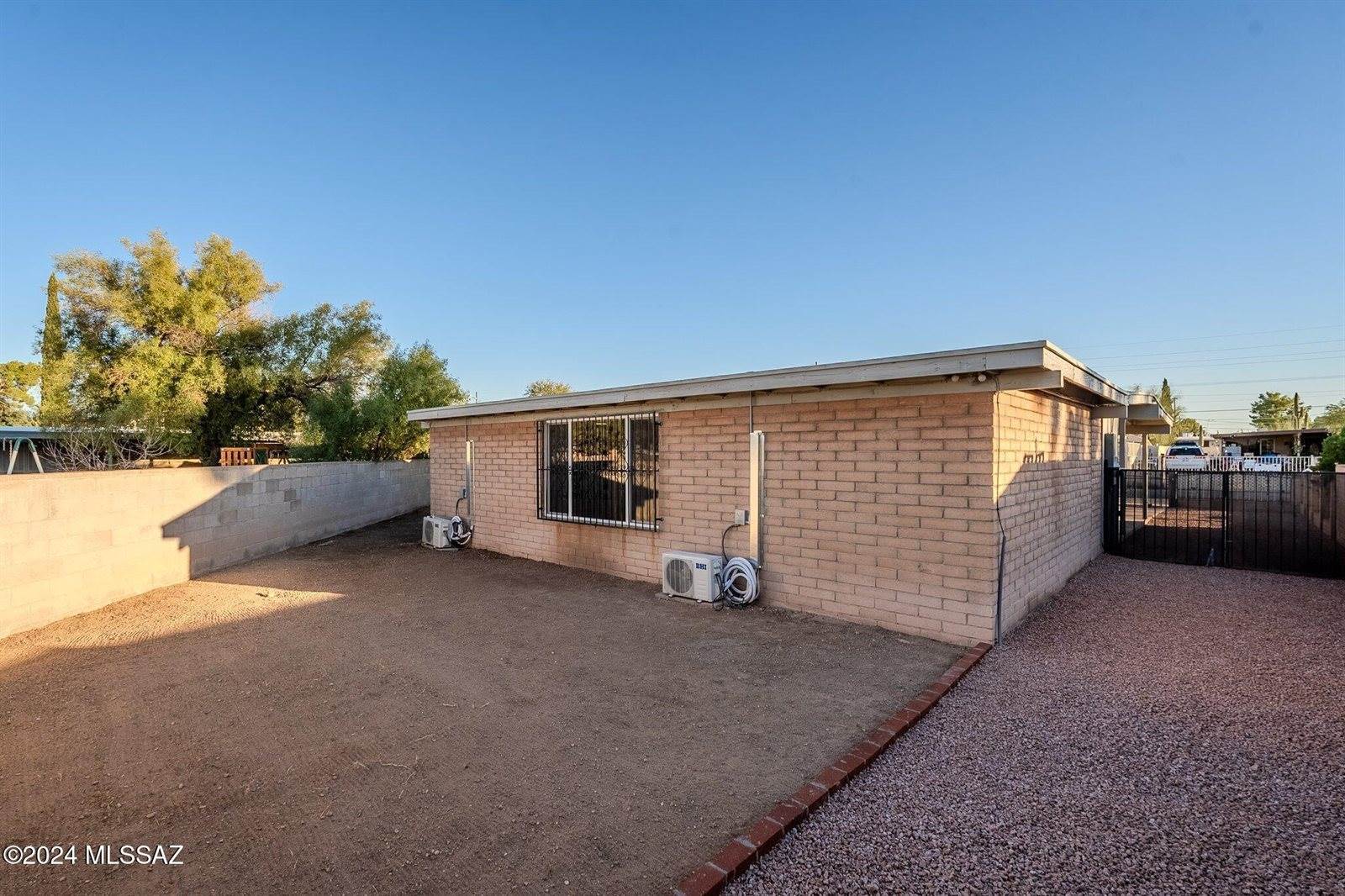 1721 East Camino Carreta, Tucson, AZ 85714