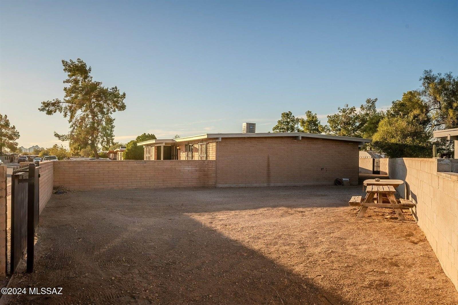 1721 East Camino Carreta, Tucson, AZ 85714