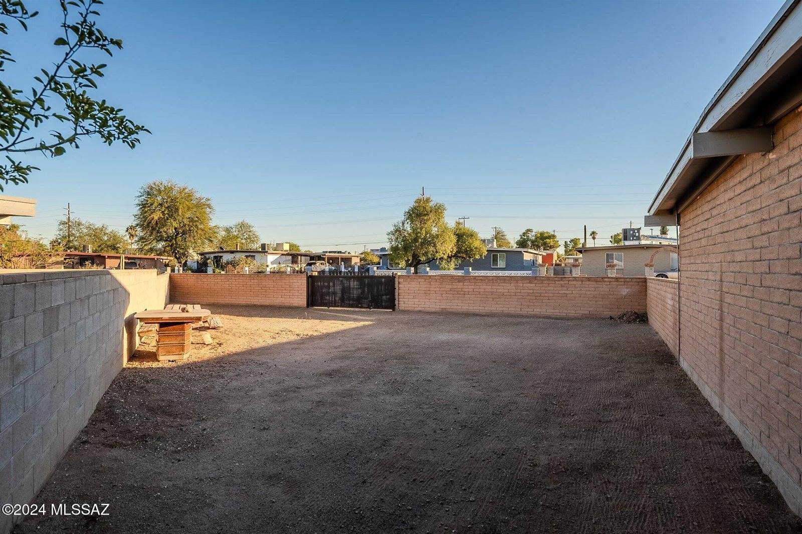 1721 East Camino Carreta, Tucson, AZ 85714