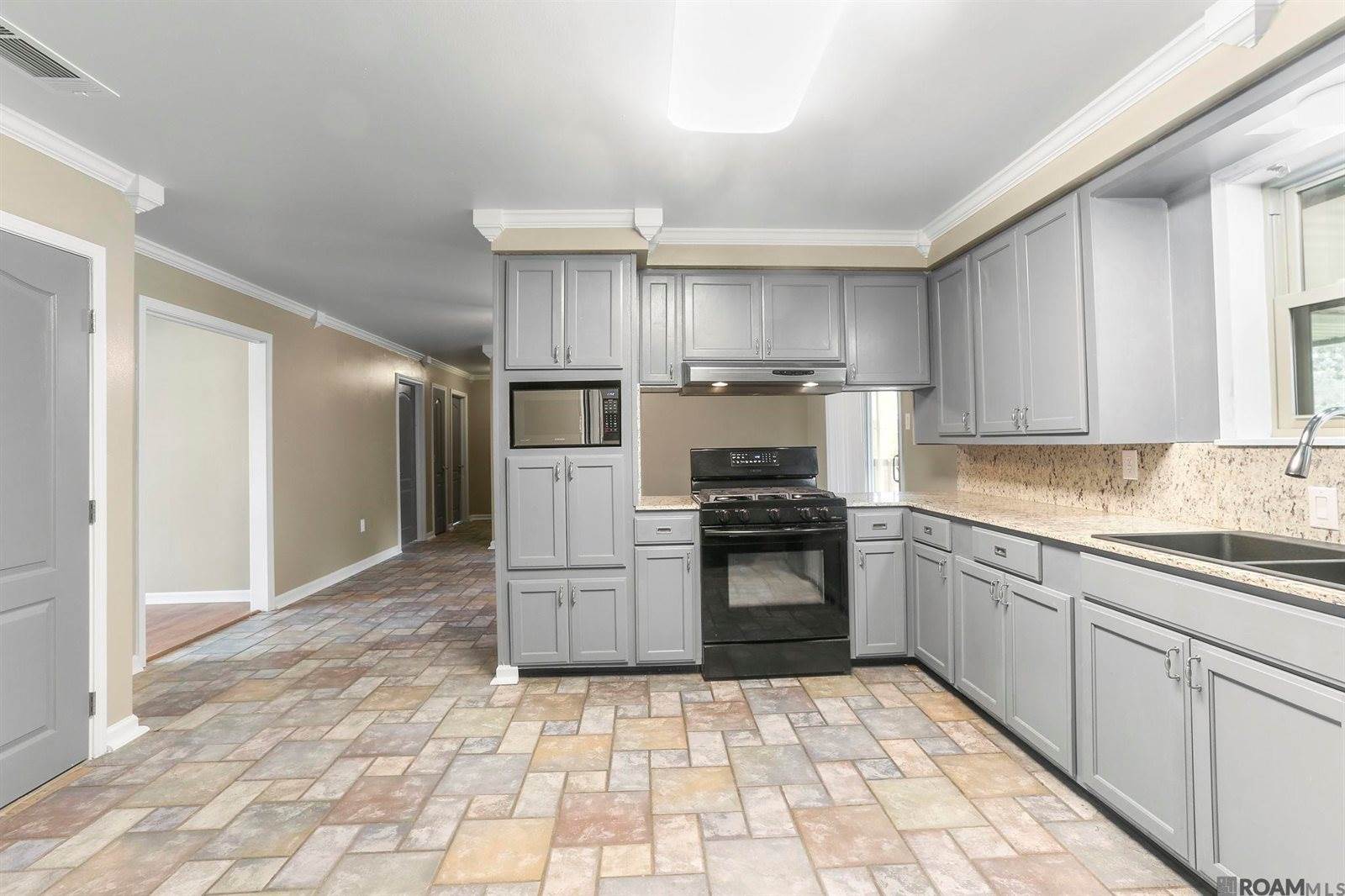 40449 Kathy St, Gonzales, LA 70737