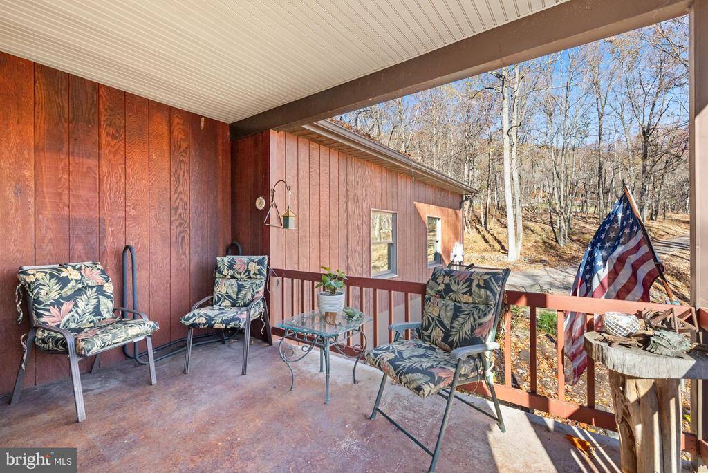 121 Pendragon Court, Paw Paw, WV 25434