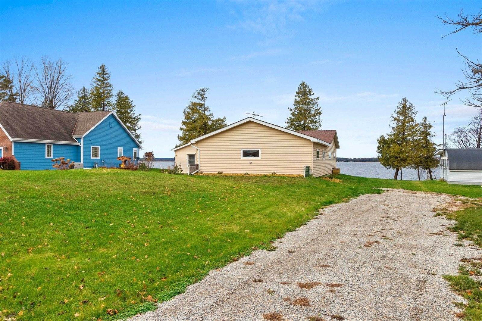 W6220 Crescent Lane, Crivitz, WI 54114