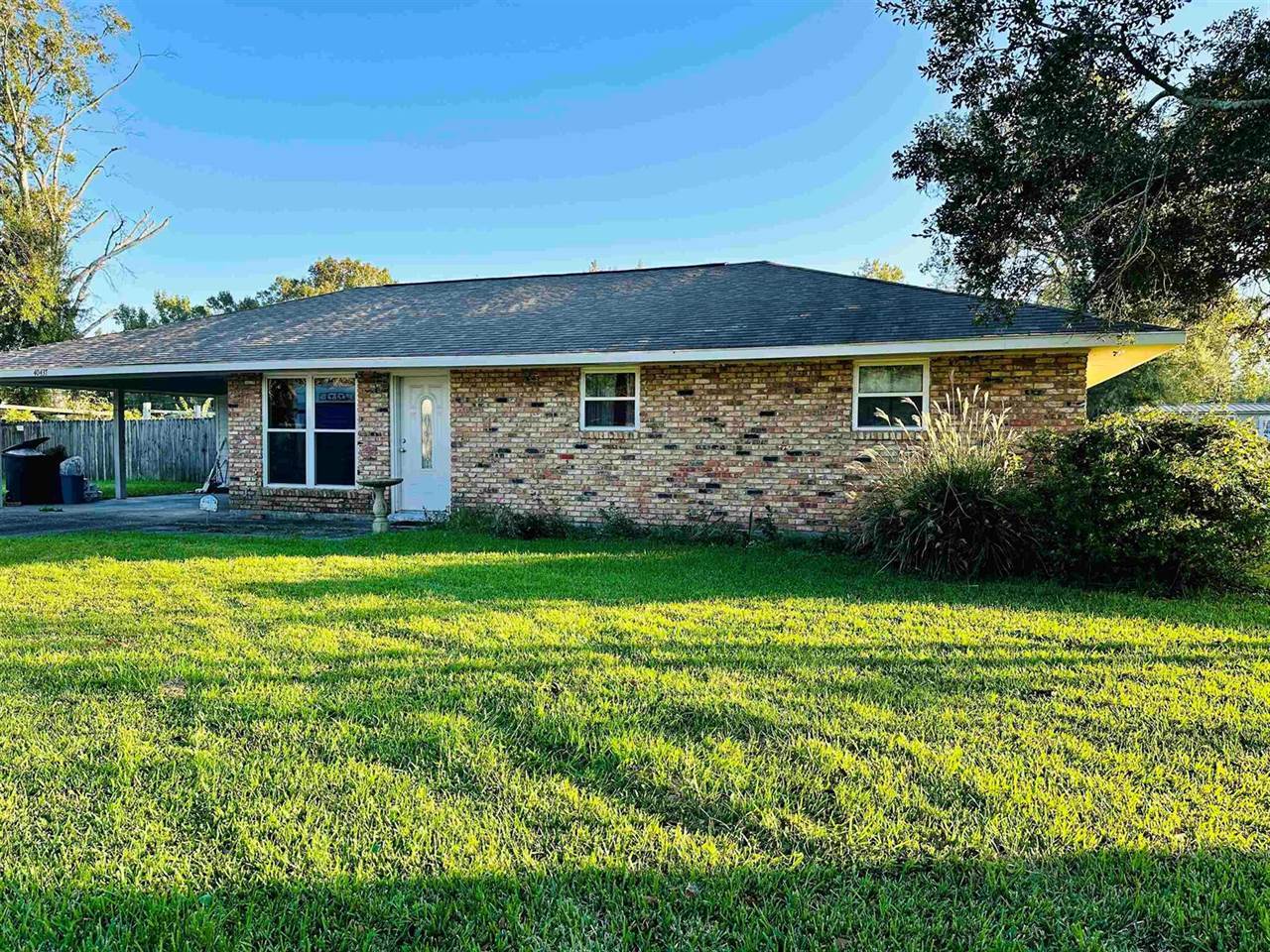 40437 Kathy St, Gonzales, LA 70737