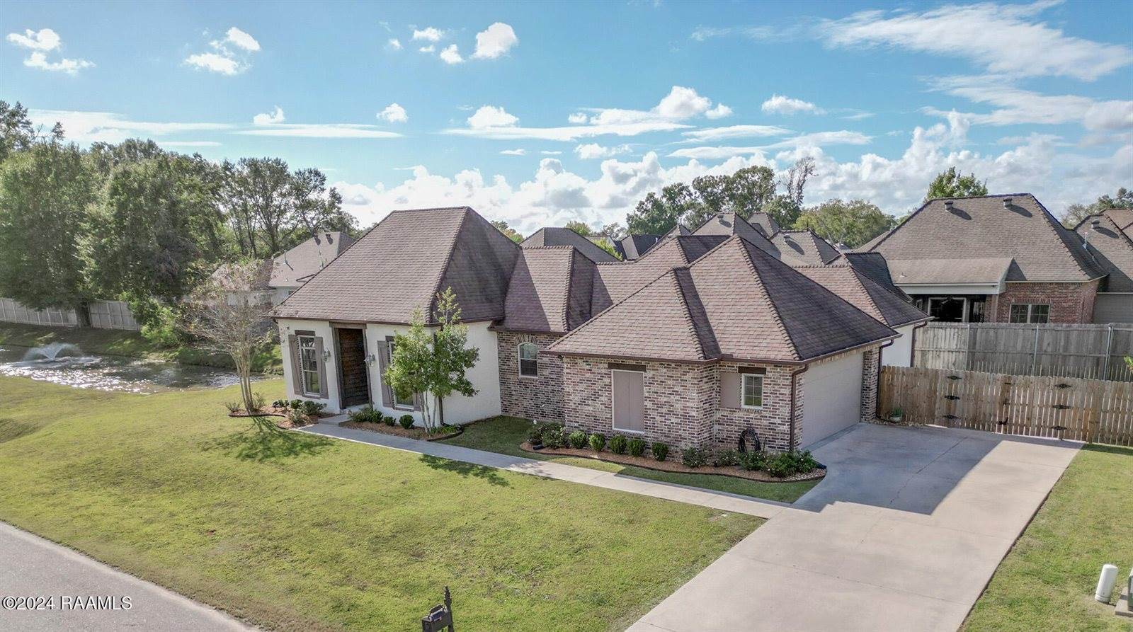 125 Heathwood Drive, Broussard, LA 70518