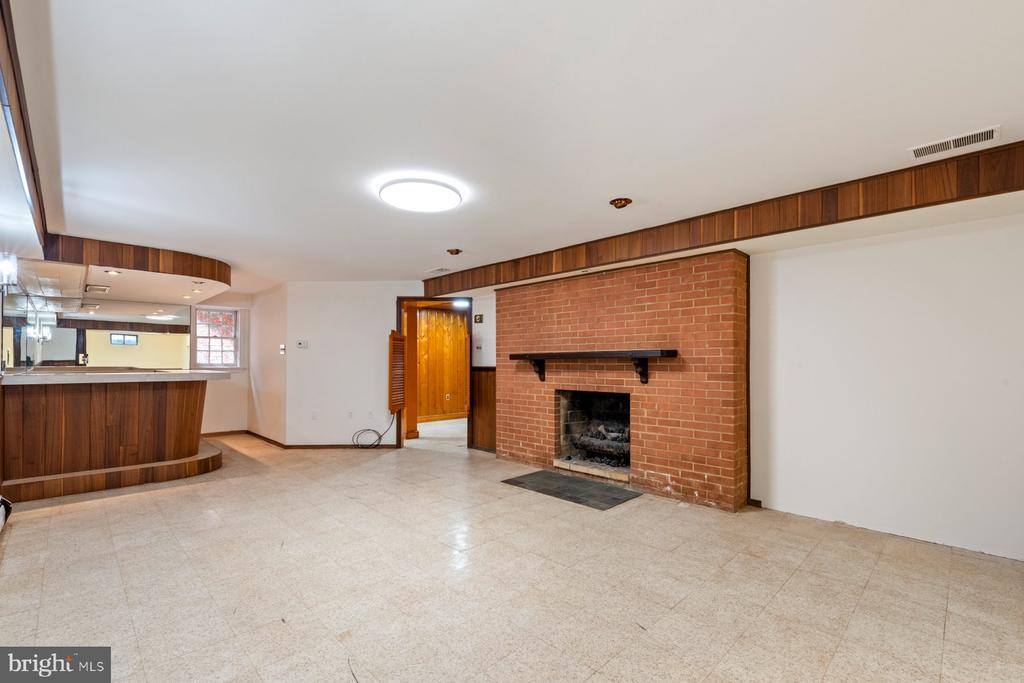 7107 Kempton Road, Lanham, MD 20706