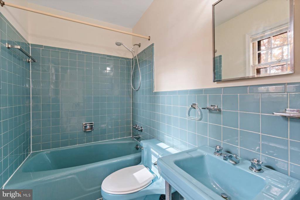 7107 Kempton Road, Lanham, MD 20706